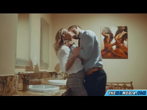 ❤️ Quand une blonde plantureuse vous séduit dans des toilettes publiques. Sexe at porn fr.taxiporec.top ☑